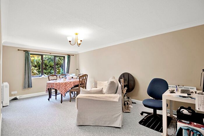 1 Bedroom Flat To Rent In Beeches Road, Cirencester, Gloucestershire, GL7