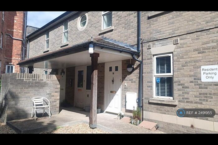 2 Bedroom Flat To Rent In Foxdale Court, Bournemouth, BH2