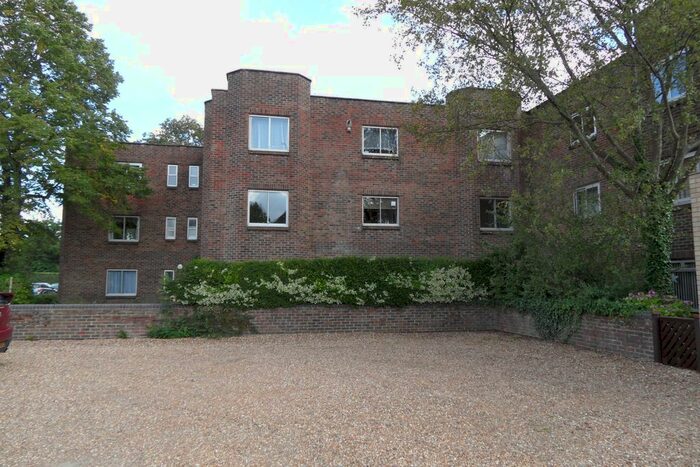 2 Bedroom Flat To Rent In Barton Road, Cambridge, CB3