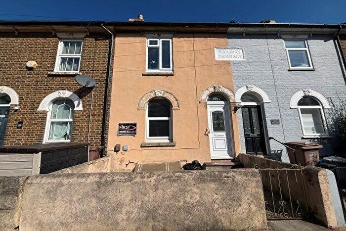 3 Bedroom Terraced House To Rent In Railway Street, Gillingham, ME7