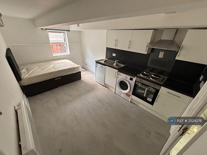 Studio To Rent In Rockville Court, London, E5