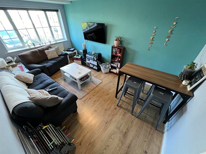 5 Bedroom Semi-Detached House To Rent In Newport View, Headingley, Leeds, LS6