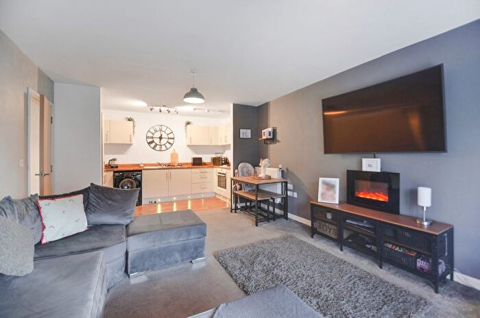 2 Bedroom Flat For Sale In Rowditch Furlong, Milton Keynes, MK14