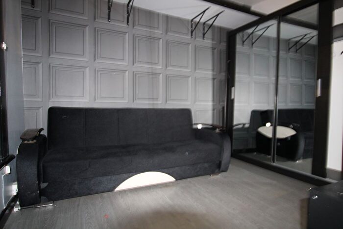 1 Bedroom Flat To Rent In Tooting Broadway, SW17