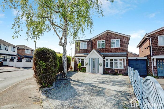 5 Bedroom Link Detached House For Sale In Glenwood Gardens, Bedworth, CV12