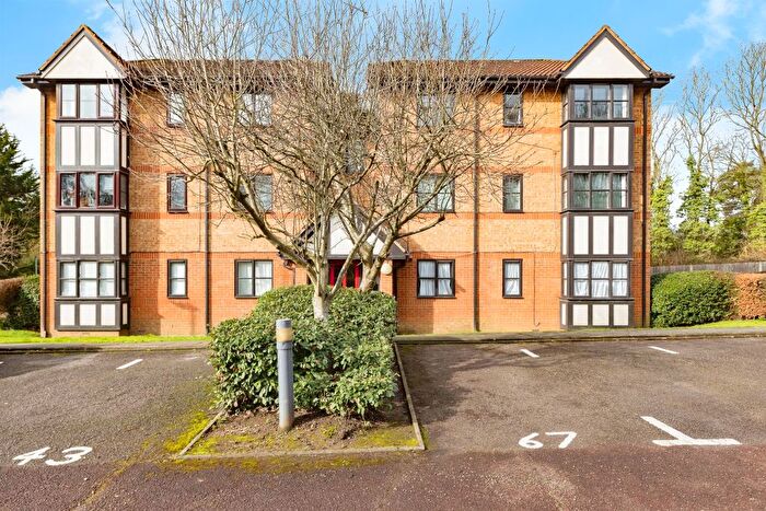 2 Bedroom Flat To Rent In Falcon Way, Watford, WD25