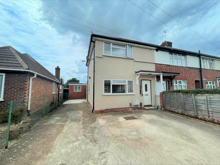 5 Bedroom Semi-Detached House To Rent In Park Avenue, Egham, TW20