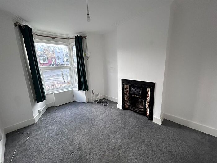 3 Bedroom Terraced House To Rent In Vale Road, Gravesend, DA11