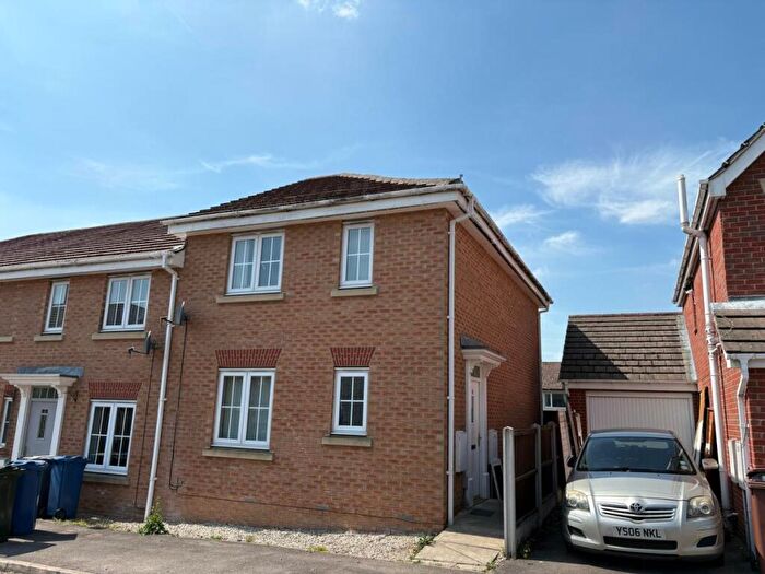3 Bedroom Semi-Detached House To Rent In Pennyfields, Bolton Upon Dearne, S63
