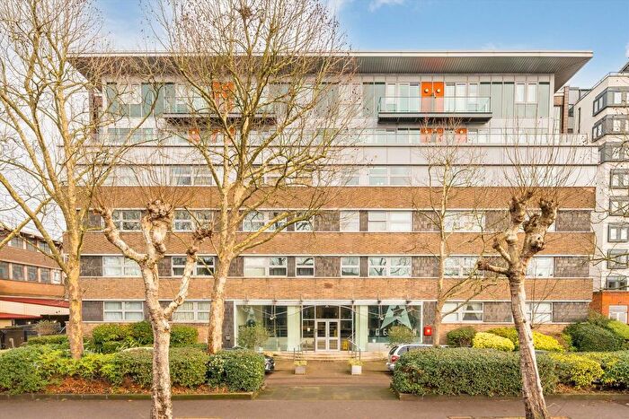 2 Bedroom Flat To Rent In London Road, London, SW16