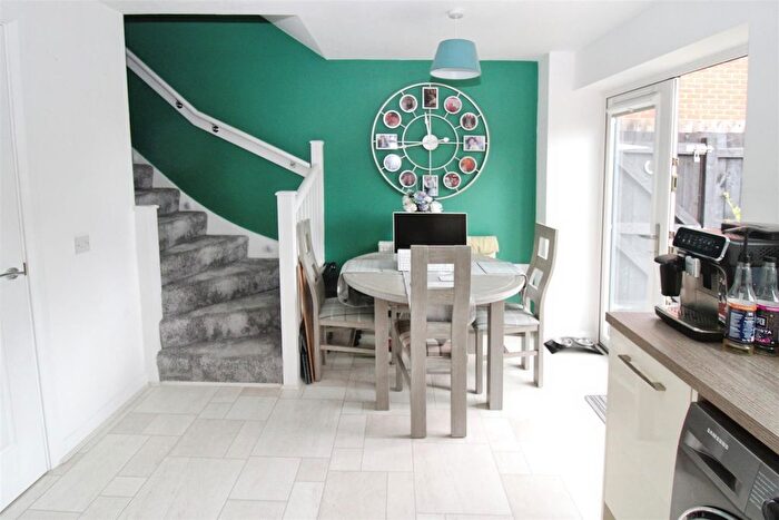 2 Bedroom End Of Terrace House For Sale In Twickenham Close, Hull, HU8