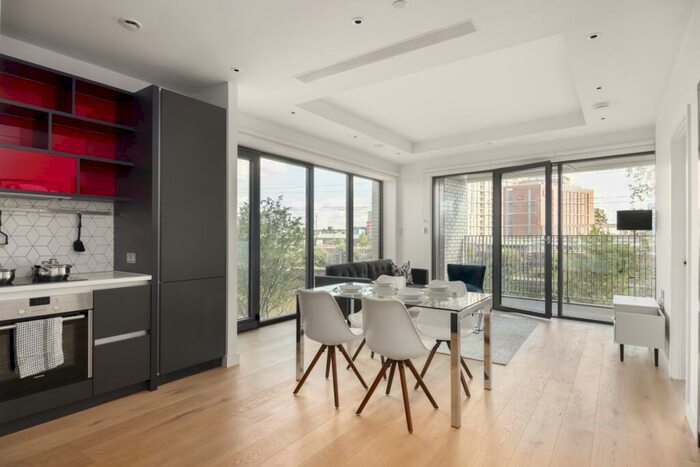 2 Bedroom Flat To Rent In Corson House, City Island Way, London, E14