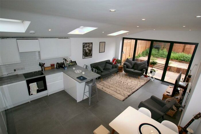 3 Bedroom Apartment To Rent In Harringay Road, London, N15