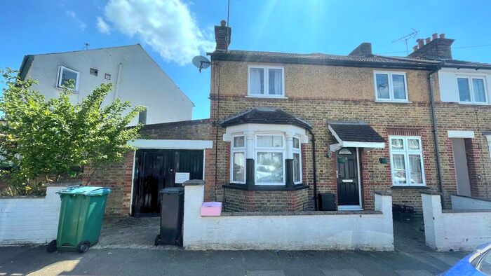 3 Bedroom Property To Rent In Osborne Road, Watford, WD24