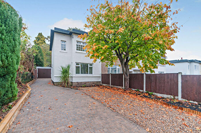 3 Bedroom End Of Terrace House For Sale In Bank Avenue, Horsforth, LS18