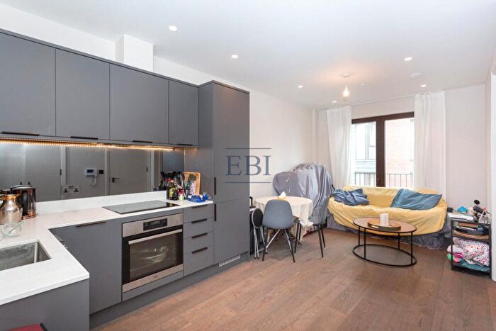 1 Bedroom Apartment To Rent In Dock East Apartments, Selsdon Way, Crossharbour, E14