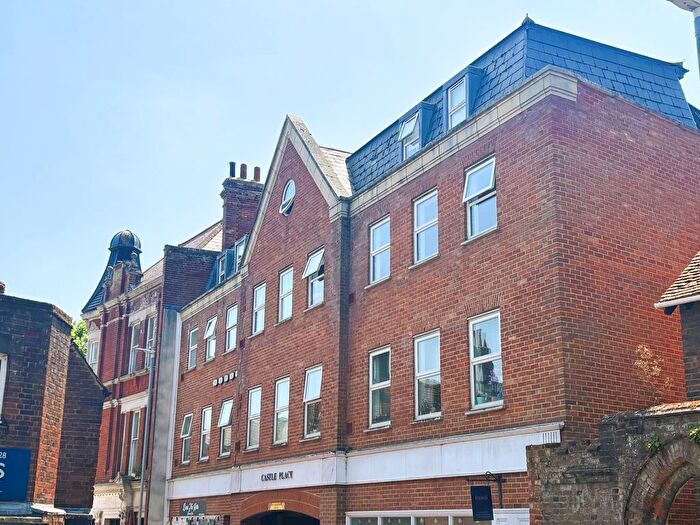 2 Bedroom Flat To Rent In Castle Place, Tonbridge, TN9