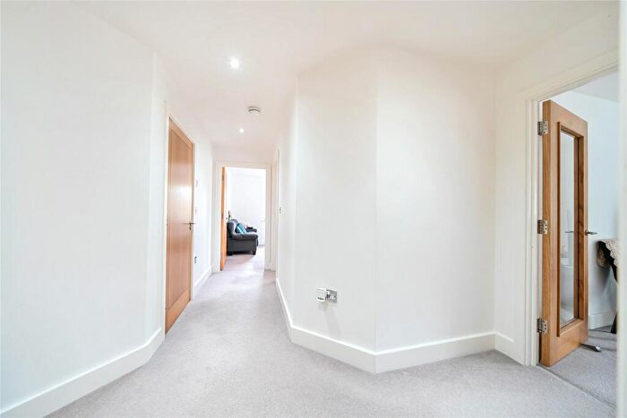 2 Bedroom Flat For Sale In Oakwood Avenue, Beckenham, BR3