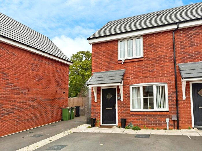 2 Bedroom End Of Terrace House For Sale In Abbots Drive, Oadby, LE2