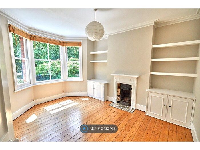 2 Bedroom Flat To Rent In Newton Avenue, London, W3