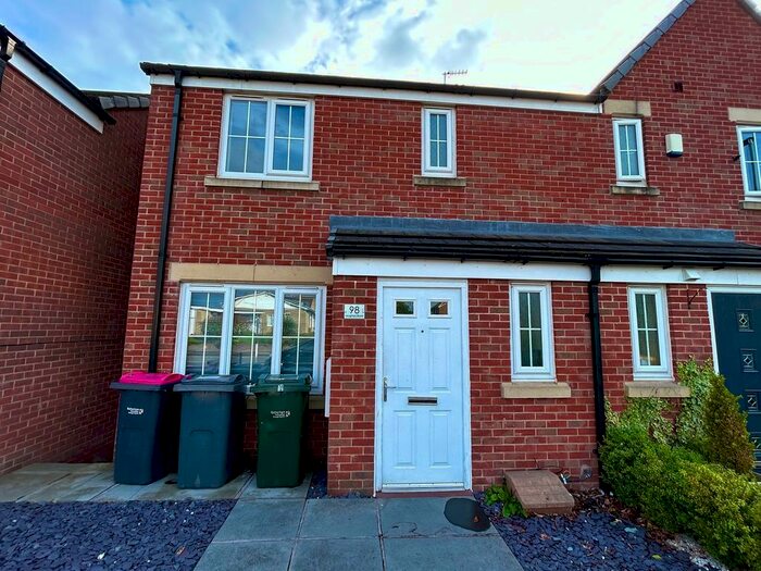 3 Bedroom Semi-Detached House To Rent In Laughton Road, Thurcroft, Rotherham, S66