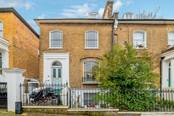 4 Bedroom Maisonette To Rent In Aubert Park, Highbury, N5