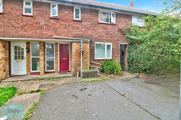 3 Bedroom Terraced House For Sale In Brays Road, Luton, LU2
