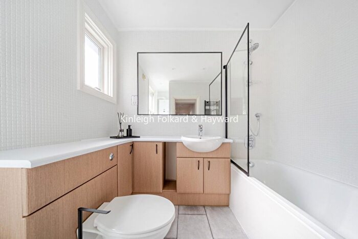 2 Bedroom Flat To Rent In Uxbridge Road, London, W3