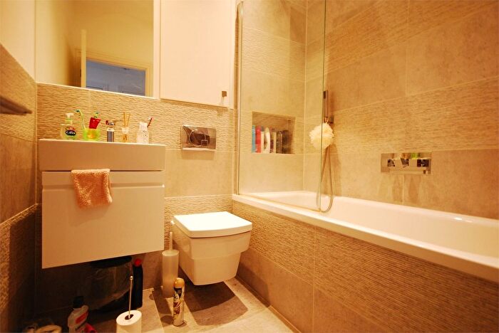 2 Bedroom Detached House To Rent In Acre Lane, Clapham Common, London, SW2