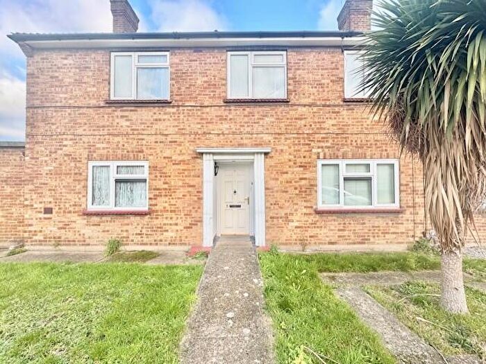 2 Bedroom Maisonette To Rent In Evansdale, Rainham, RM13