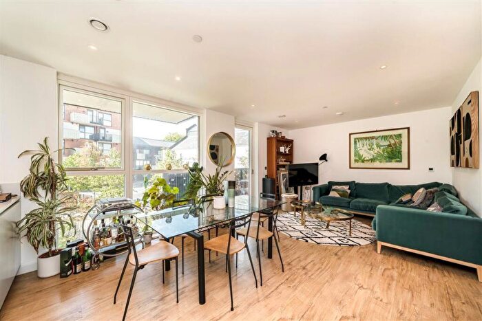 2 Bedroom Flat For Sale In Danson Mews, Elephant & Castle, SE17
