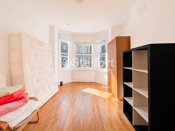 2 Bedroom Apartment To Rent In College Place, London, NW1