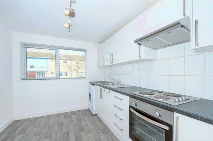 3 Bedroom End Of Terrace House To Rent In Great Hollands, Bracknell, Berkshire, RG12