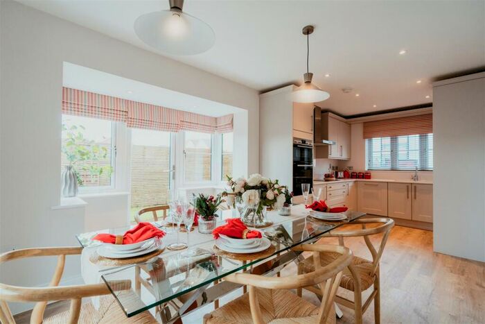 4 Bedroom Detached House For Sale In Stanbridge Road, Haddenham, Buckinghamshire, HP17