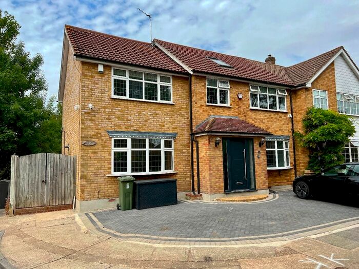 6 Bedroom End Of Terrace House To Rent In Briars Walk, Harold Wood, Romford, RM3