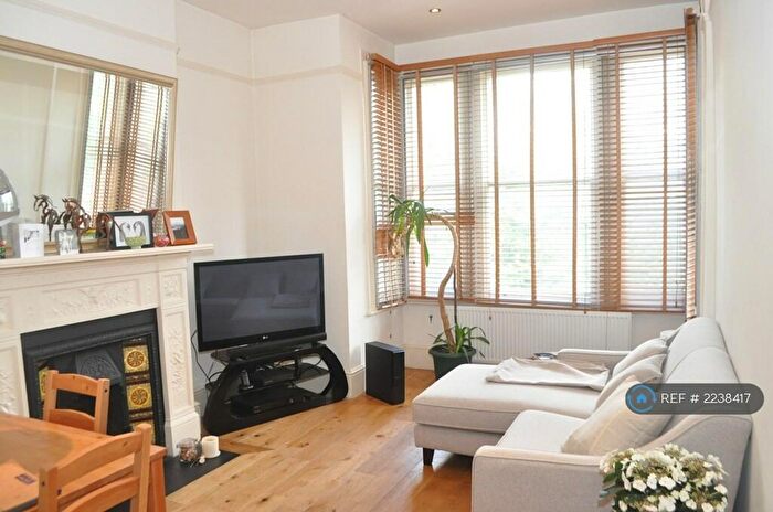 2 Bedroom Flat To Rent In Archway Road, London, N6