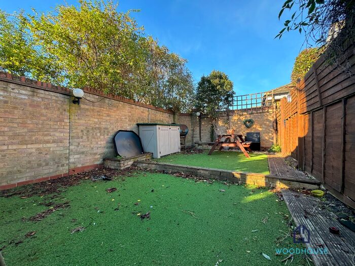 1 Bedroom End Of Terrace House To Rent In Radstock Close, London, N11