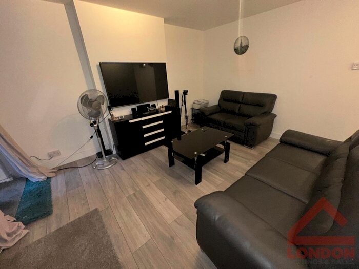 1 Bedroom Flat To Rent In Godstone Road, Kenley, CR8