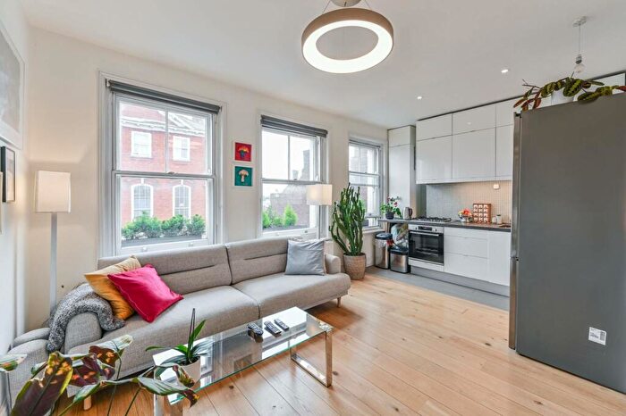 2 Bedroom Flat To Rent In St John's Hill, Clapham Junction, London, SW11