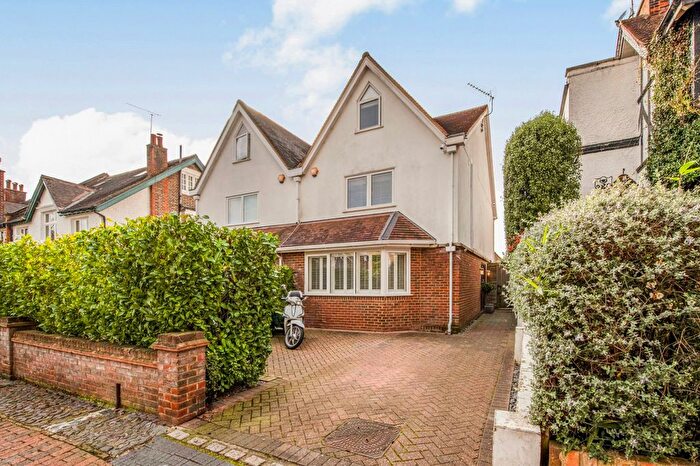 5 Bedroom Semi-Detached House For Sale In Akehurst Street, Roehampton, SW15