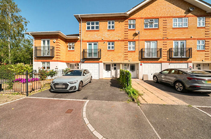 4 Bedroom Terraced House For Sale In Ogden Park, Bracknell, Berkshire, RG12