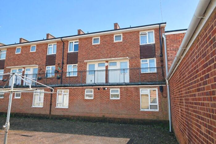 2 Bedroom Maisonette For Sale In Hillfield, Hatfield, AL10