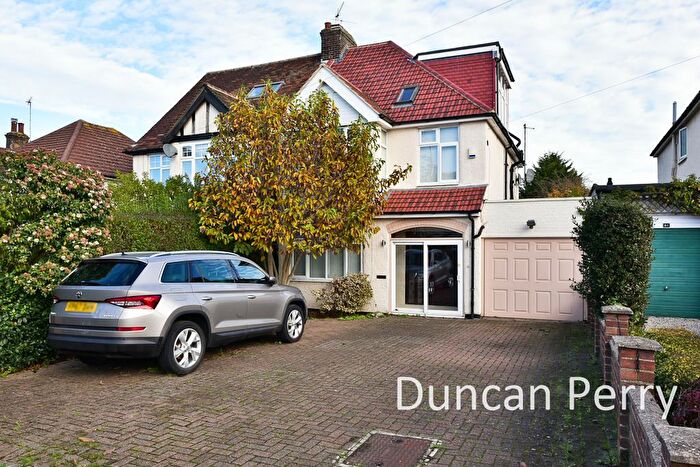 4 Bedroom Semi-Detached House For Sale In Southgate Road, Potters Bar, EN6