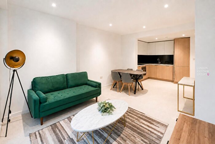 Apartment To Rent In Bouchon Point, Cendal Crescent, London, E1