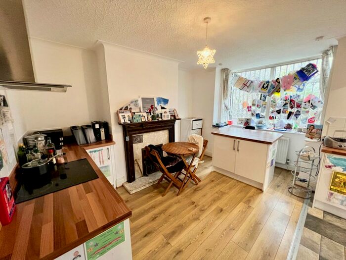 3 Bedroom Semi-Detached House To Rent In Longford Road, Manchester, M21