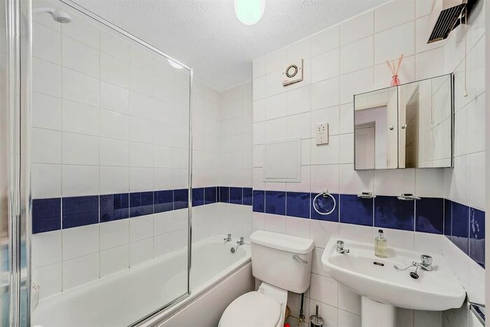 1 Bedroom Flat For Sale In Higham Station Avenue, London, E4