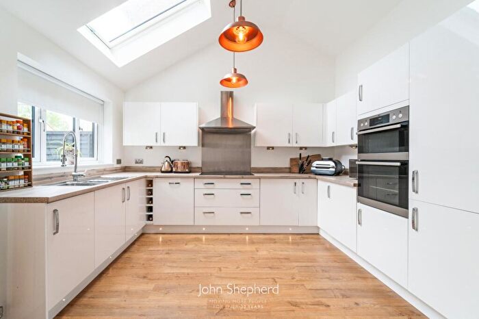 2 Bedroom Semi Detached House For Sale In Tilesford Close, Shirley, Solihull, West Midlands, B90