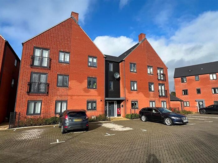 2 Bedroom Apartment For Sale In Treetop Avenue, Basingstoke, RG23