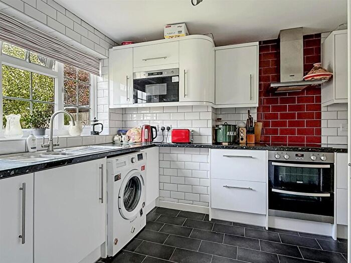 4 Bedroom Detached House For Sale In Blakeland Road, Fremington, Barnstaple, EX31