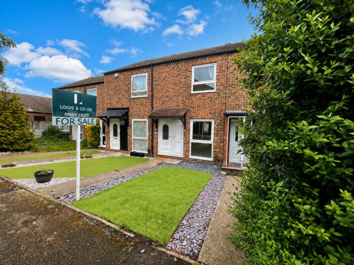 2 Bedroom Terraced House For Sale In Thistledown, Gravesend, DA12